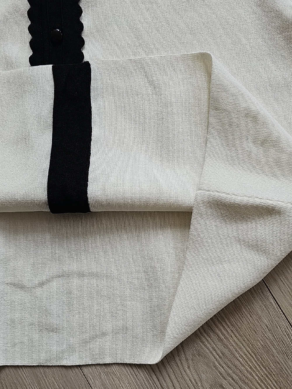 Laundry by Shelli Segal Scallop Detail Button Down Short Sleeve Sweater Blouse - Picture 12 of 16